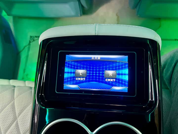 Фото 9 - Mercedes-Benz Vito