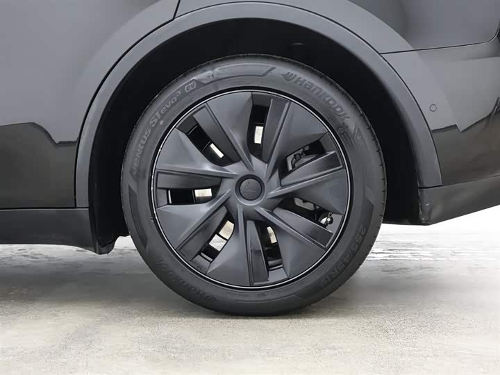 Фото 9 - Tesla Model Y