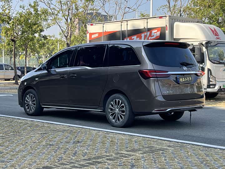 Фото 4 - Buick GL8 ES