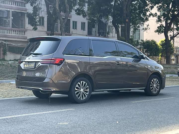 Фото 6 - Buick GL8 ES