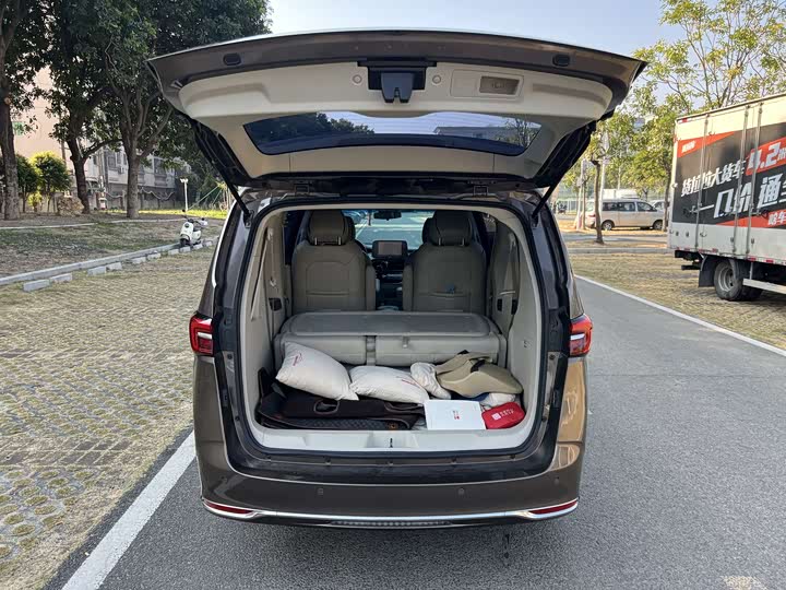 Фото 9 - Buick GL8 ES