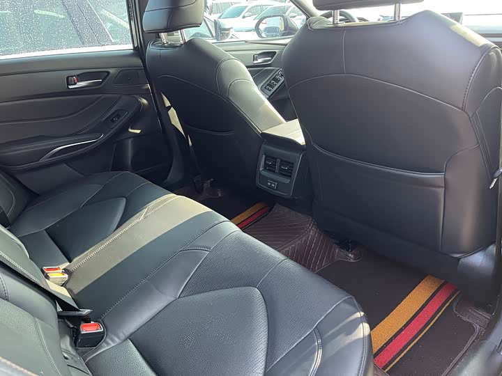 Фото 8 - Toyota Avalon