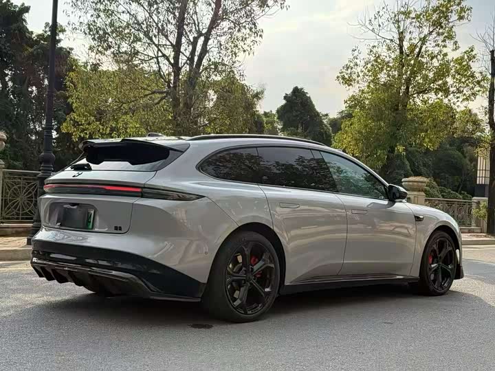 Фото 8 - Nio ET5T