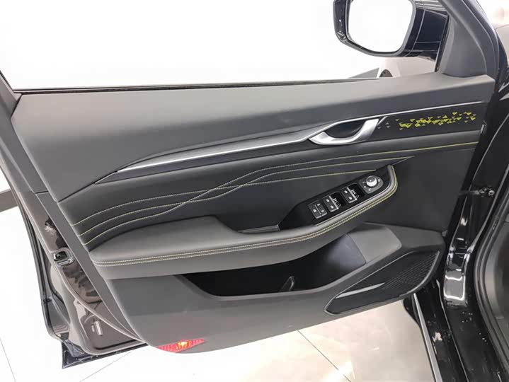 Фото 7 - Geely Preface