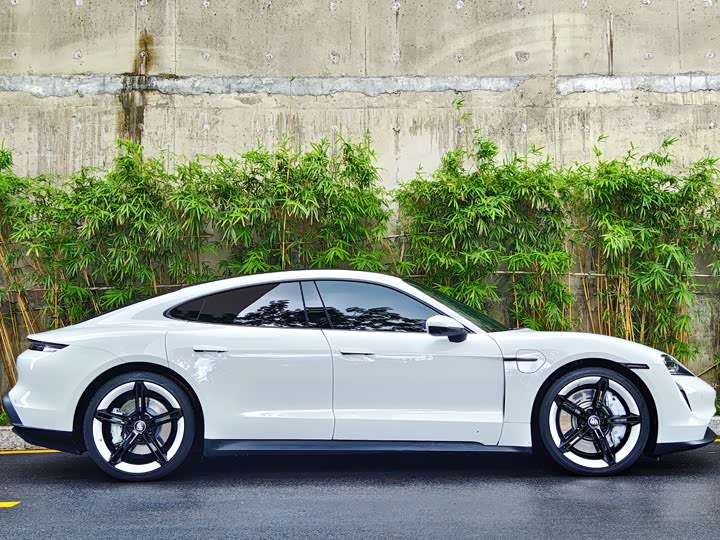 Фото 3 - Porsche Taycan