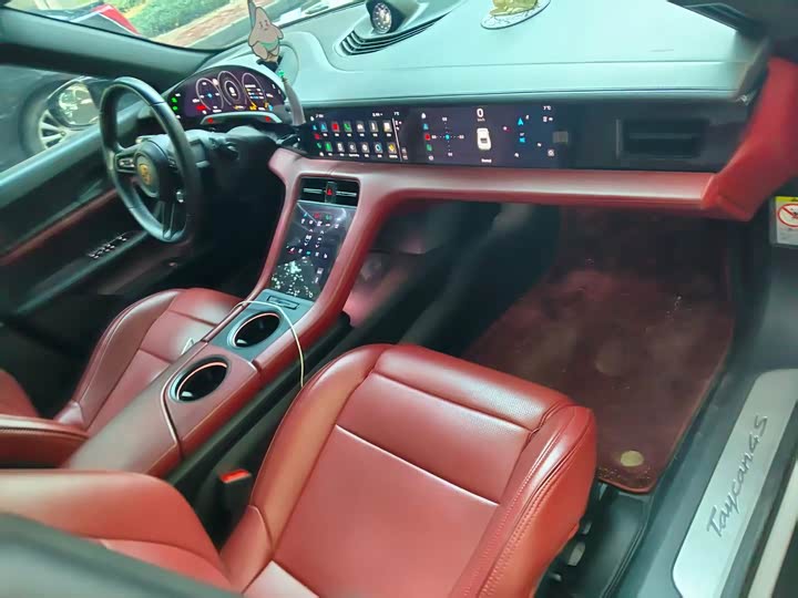 Фото 6 - Porsche Taycan