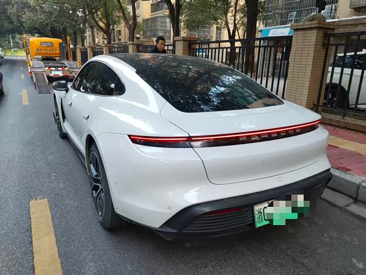 Фото 7 - Porsche Taycan