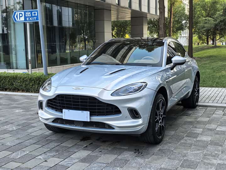 Фото 1 - Aston Martin DBX