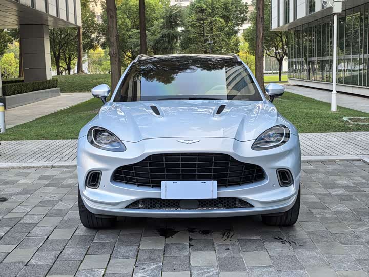 Фото 2 - Aston Martin DBX