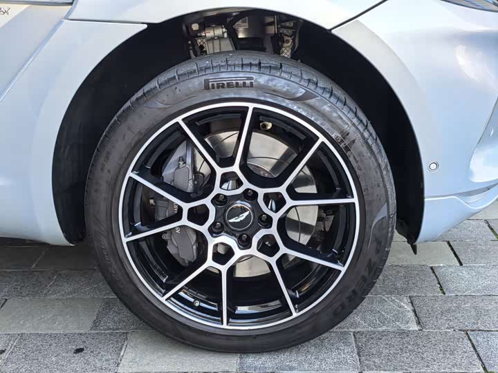 Фото 4 - Aston Martin DBX