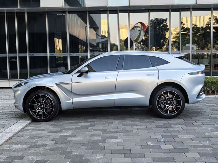 Фото 6 - Aston Martin DBX