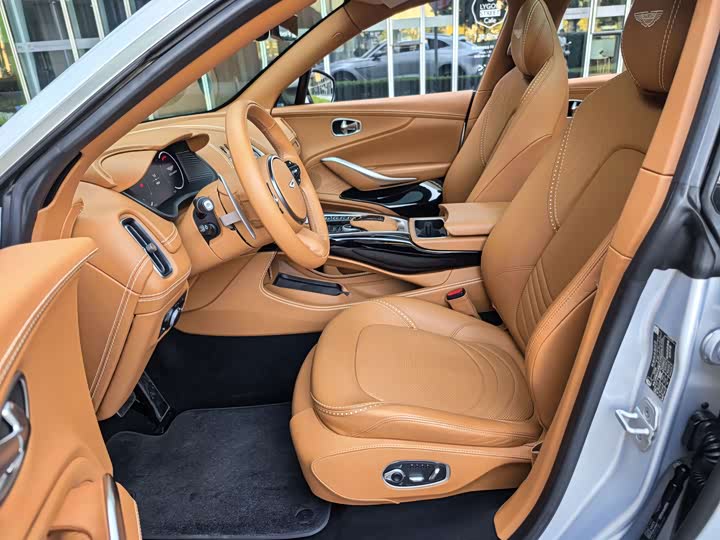 Фото 7 - Aston Martin DBX