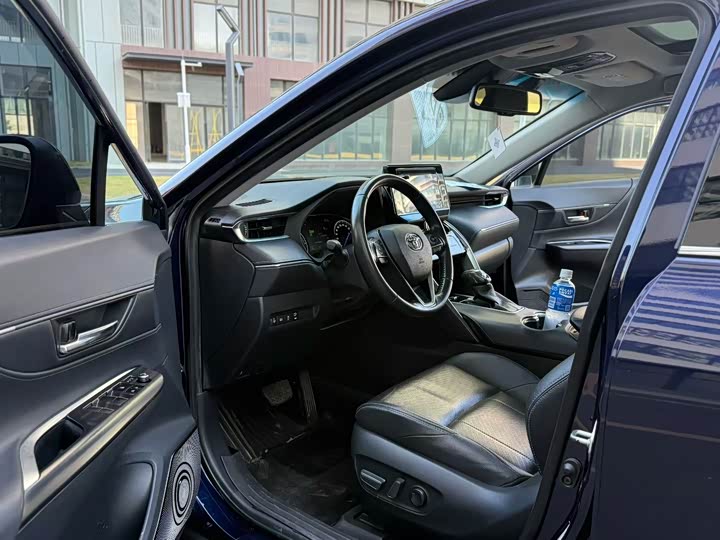 Фото 4 - Toyota Harrier