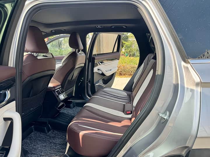 Фото 9 - Geely Monjaro