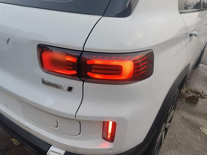 Фото 8 - Geely Icon