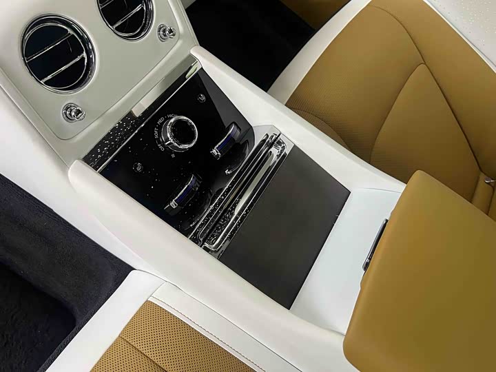 Фото 3 - Rolls-Royce Spectre