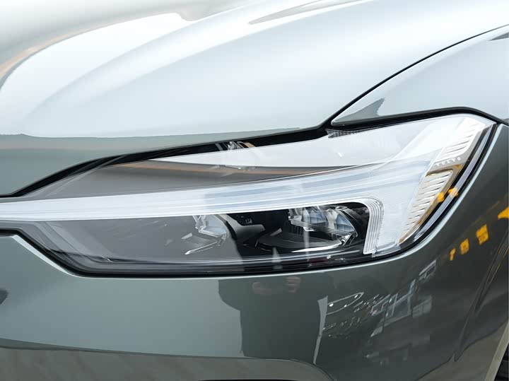 Фото 8 - Volvo XC60