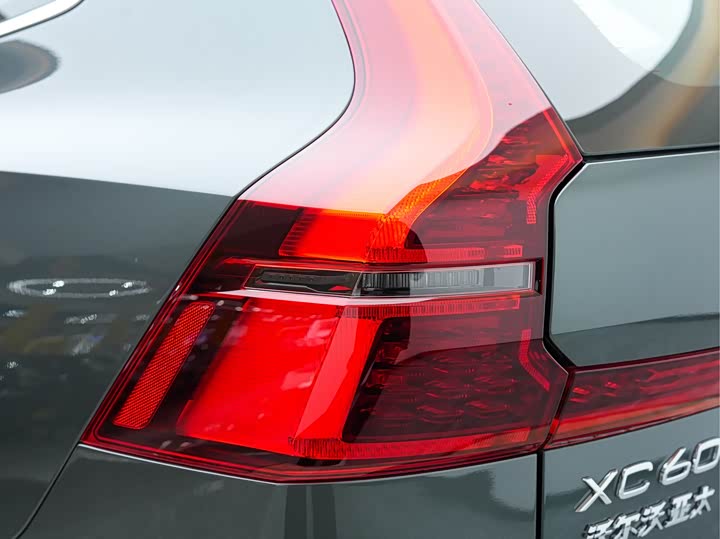 Фото 9 - Volvo XC60