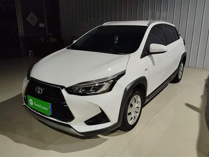 Фото 2 - Toyota Yaris L Hatchback