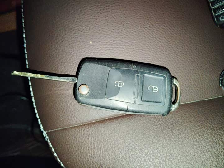 Фото 9 - Toyota Yaris L Hatchback