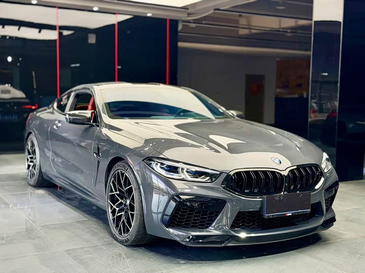 Фото 2 - BMW M8