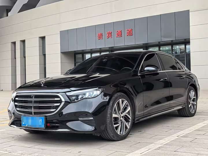 Фото 1 - Mercedes-Benz E-Class