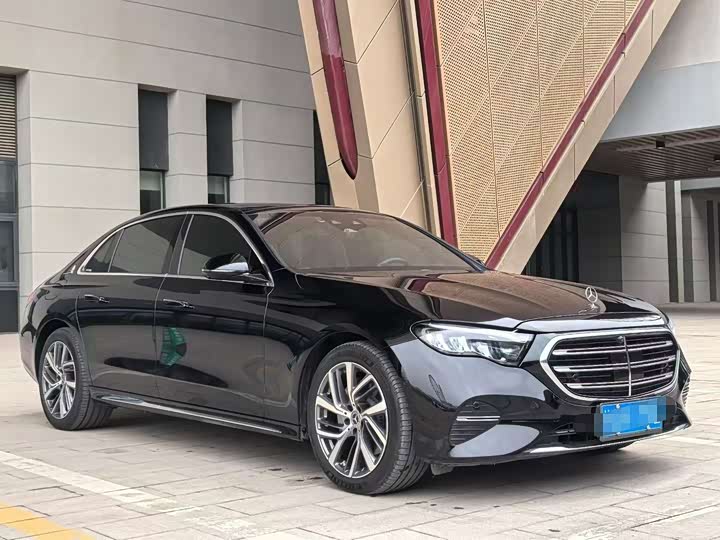 Фото 3 - Mercedes-Benz E-Class