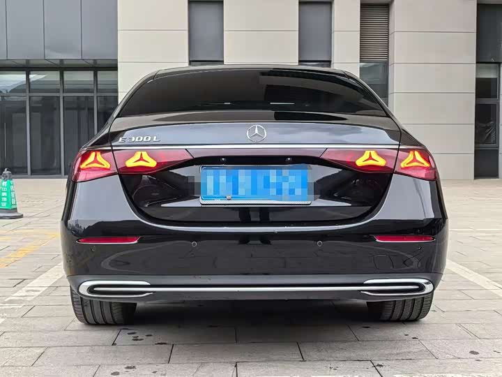 Фото 4 - Mercedes-Benz E-Class