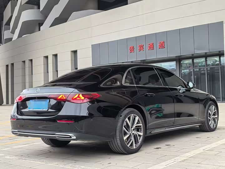 Фото 5 - Mercedes-Benz E-Class