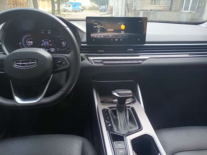 Фото 6 - Geely Emgrand