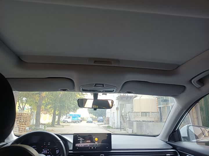 Фото 9 - Geely Emgrand