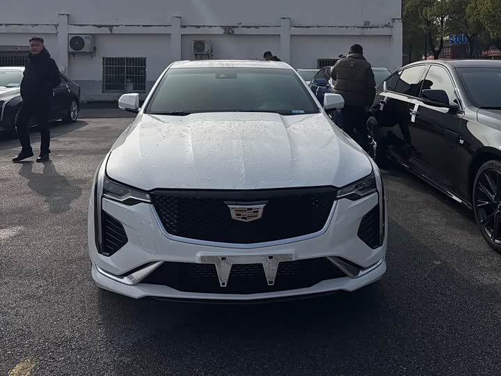 Фото 1 - Cadillac CT4