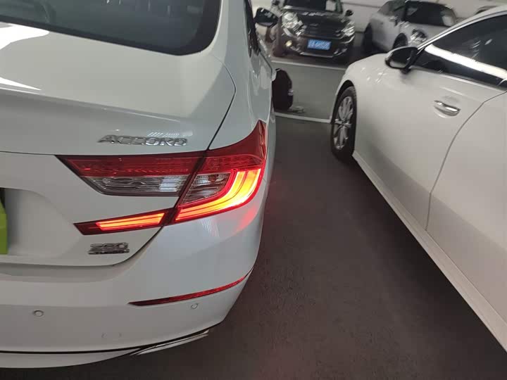 Фото 8 - Honda Accord