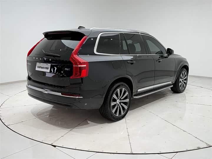 Фото 8 - Volvo XC90