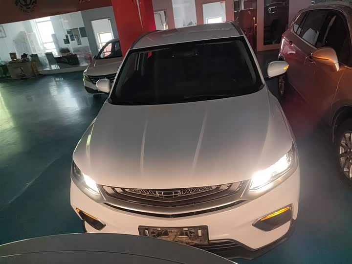 Фото 3 - Geely Coolray