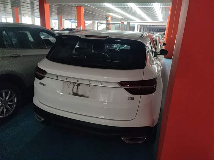 Фото 7 - Geely Coolray