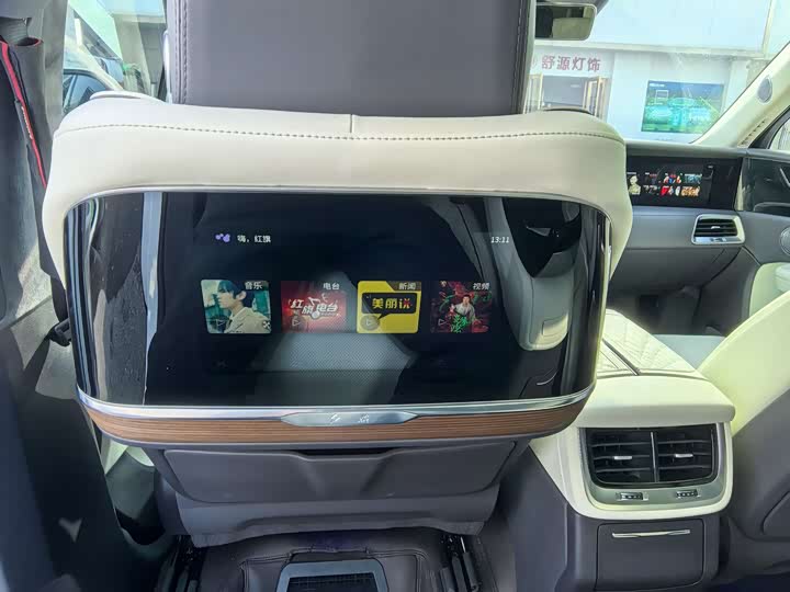 Фото 9 - Hongqi E-HS9