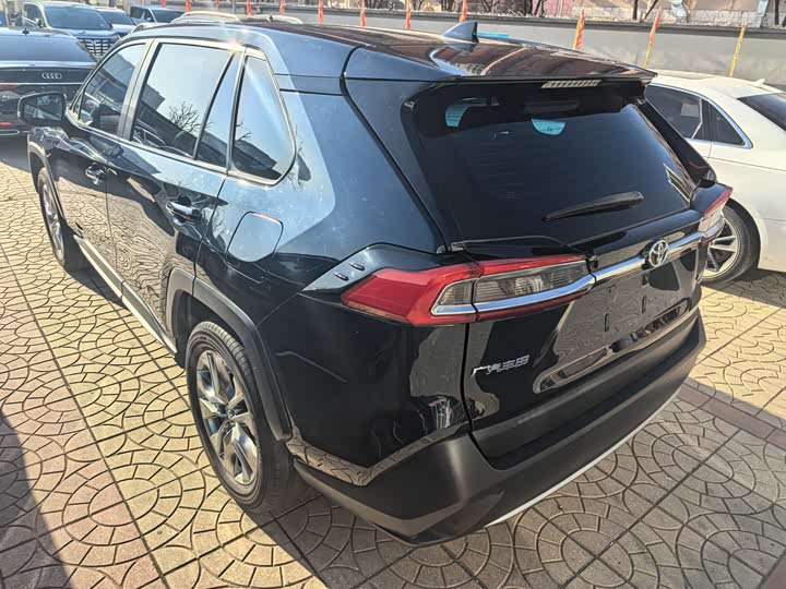 Фото 4 - Toyota Wildlander