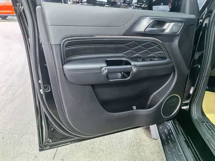 Фото 7 - Tank 300