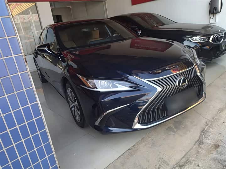 Фото 4 - Lexus ES