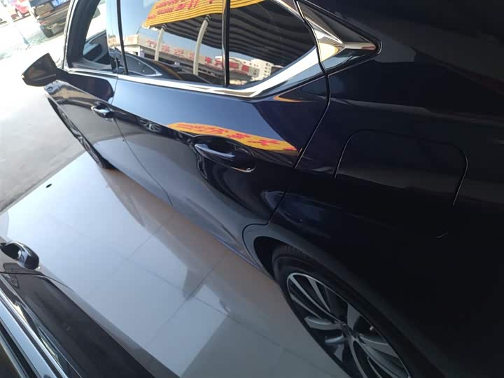 Фото 5 - Lexus ES