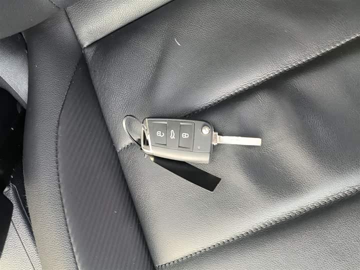 Фото 9 - Volkswagen T-Roc