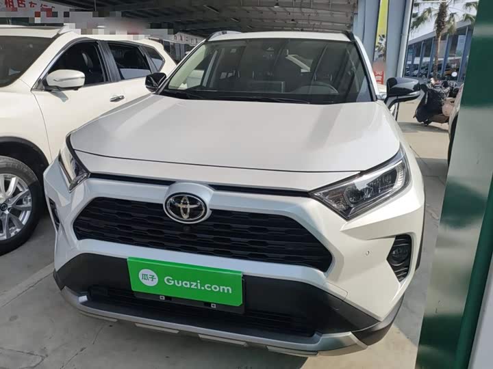 Фото 2 - Toyota RAV4