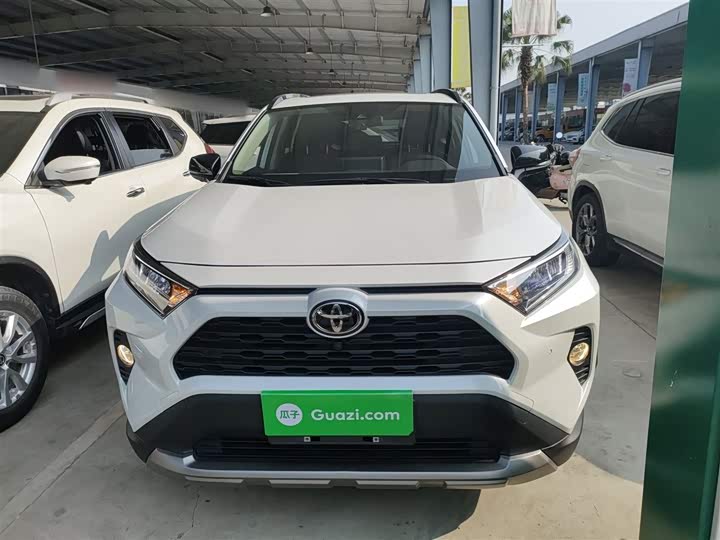 Фото 3 - Toyota RAV4