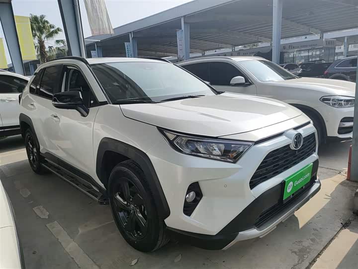 Фото 4 - Toyota RAV4
