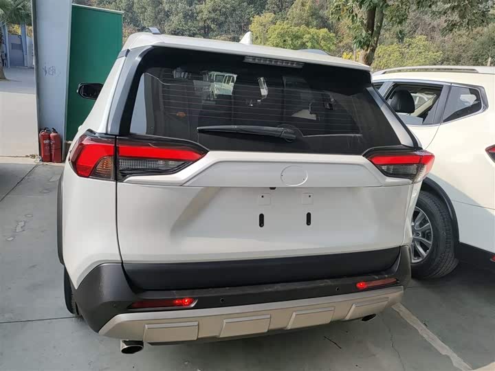 Фото 6 - Toyota RAV4