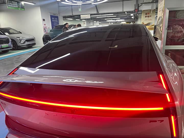 Фото 9 - XPeng P7