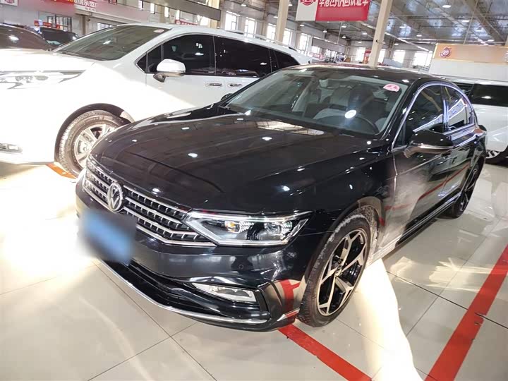 Фото 2 - Volkswagen Magotan