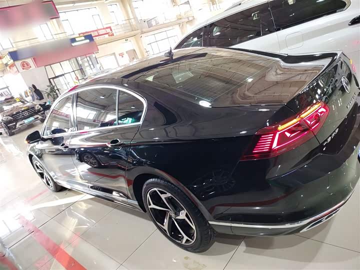 Фото 5 - Volkswagen Magotan