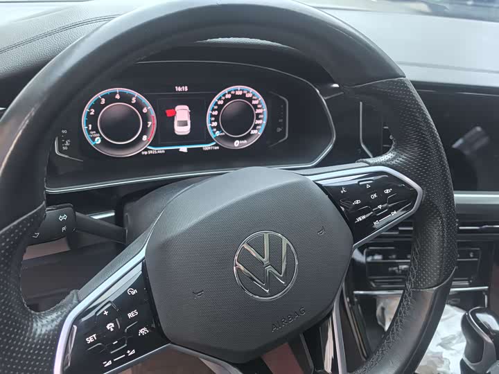 Фото 8 - Volkswagen Passat
